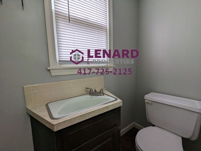 Building Photo - Charming 3-Bedroom Home with Fenced Yard & 2-Car Garage in Springfield