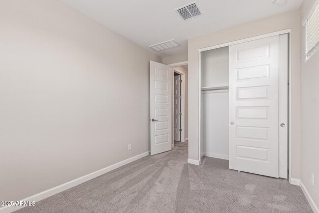 Building Photo - 5835 E Rose Garden Ln