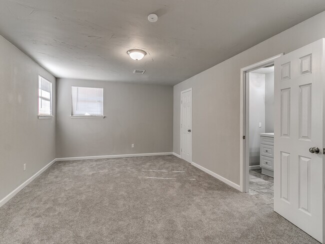 Building Photo - 1311 N Nail Pkwy