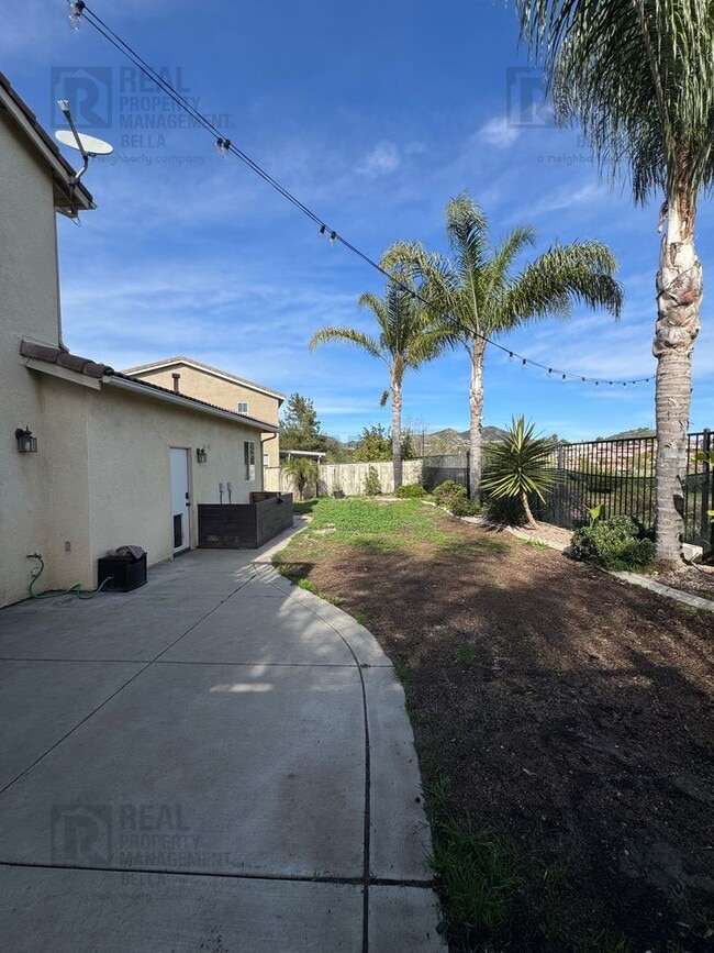 Building Photo - Gorgeous Murrieta Home with Main Floor Bedroom and Bathroom