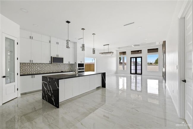 Building Photo - 26 Zimmerius Ave