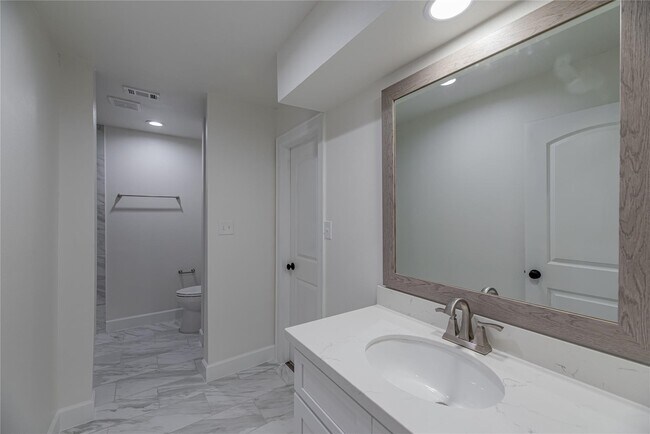 Building Photo - 3123 Baywood Park Dr