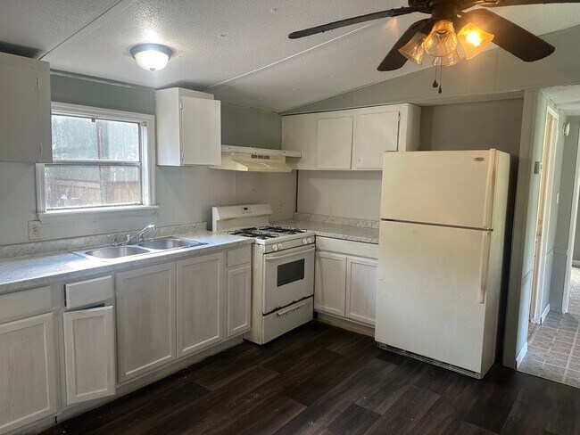 Building Photo - 61 Daniel Dr