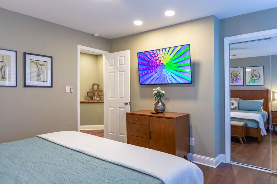 Building Photo - 3000 Golden Rd