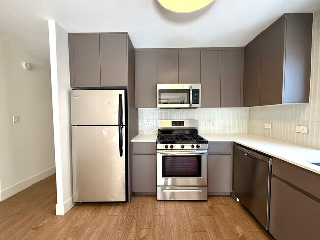 Building Photo - 420 W Belmont Ave