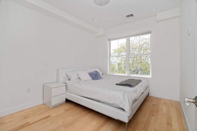 Building Photo - 70 Prospect St