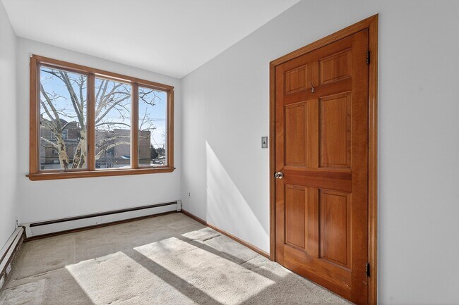 Building Photo - 55 W 5th St