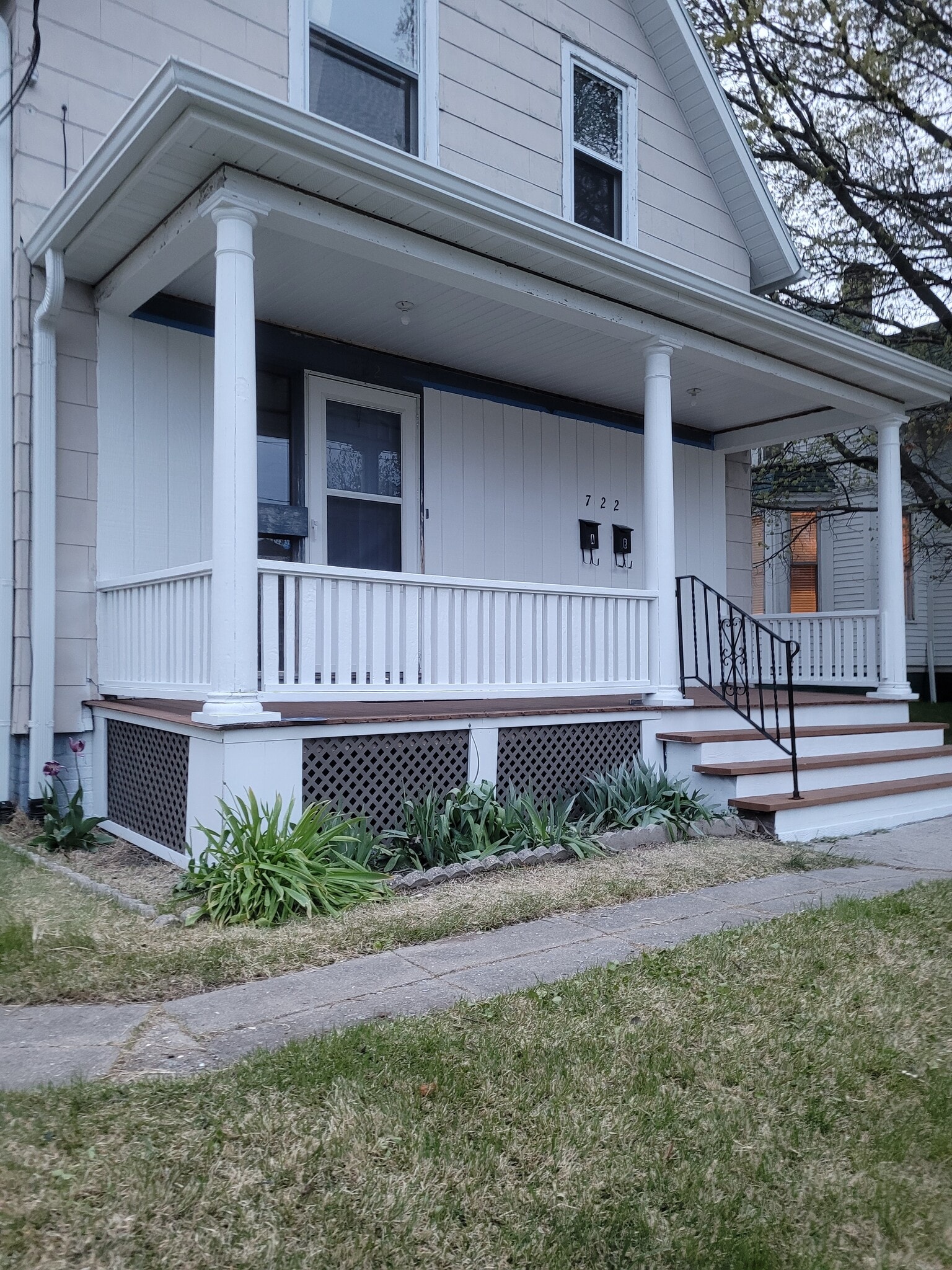 Front Porch 2 - 722 S 23rd St