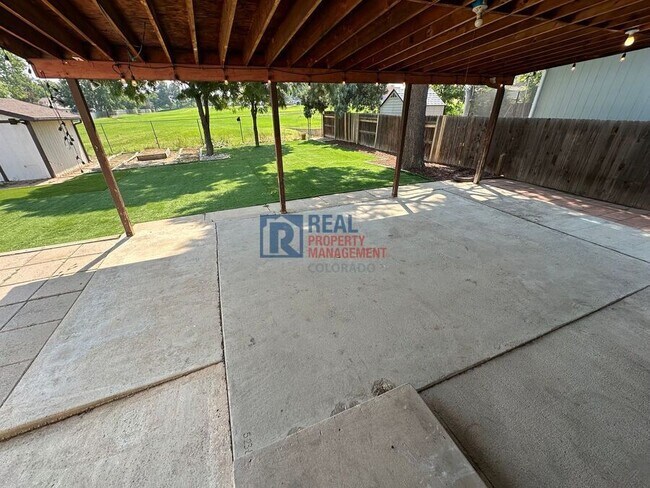 Building Photo - 1075 S Elkhart Way