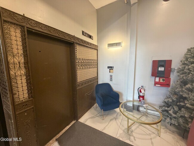 Building Photo - 5 Broadway