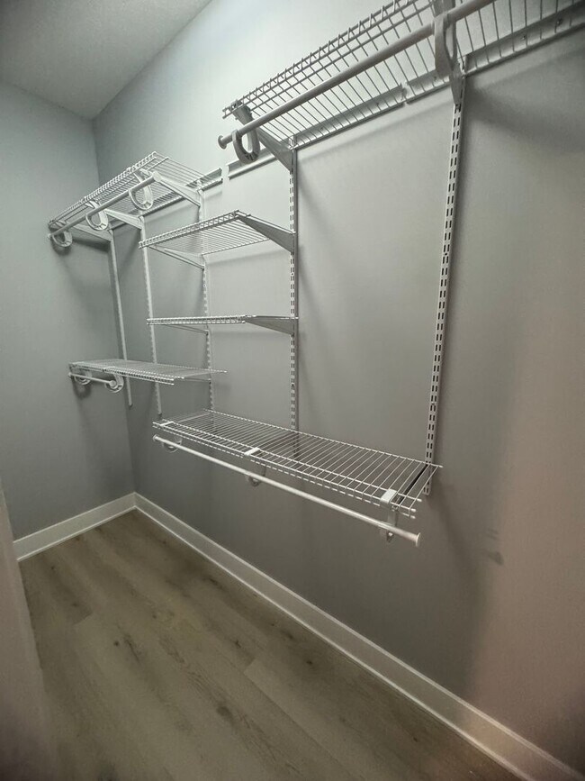 Building Photo - 1/2 OFF SECURITY DEPOSIT!!  2 Bedroom 2 bath Townhome in East Moline