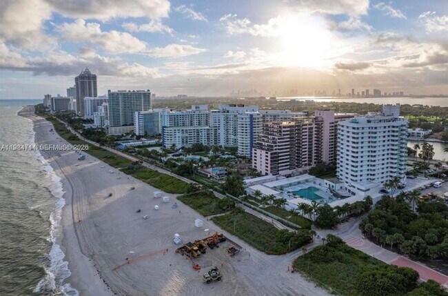 Building Photo - 5255 Collins Ave