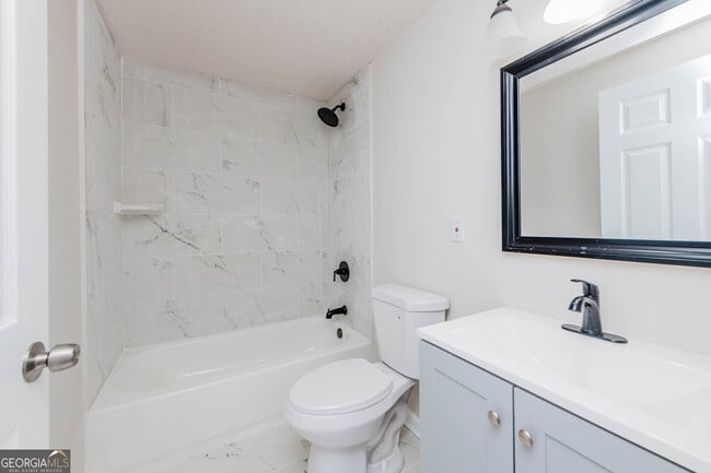 Building Photo - 3584 Log Cabin Dr