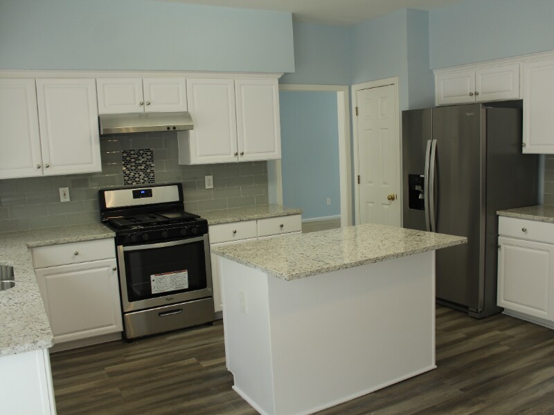 Building Photo - 400 Stedford Ln