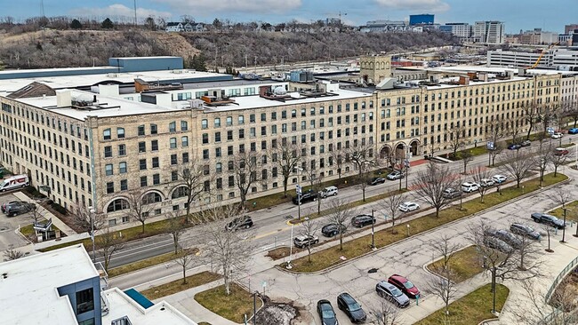 Building Photo - Condo in Heart of Grand Rapids