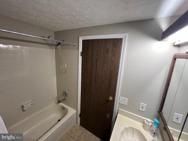 Building Photo - 41 Sweetfern Ct