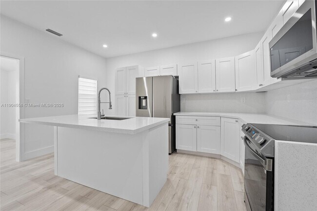 Primary Photo - 129 SW 9th Ave