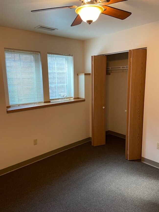 Building Photo - lcm325