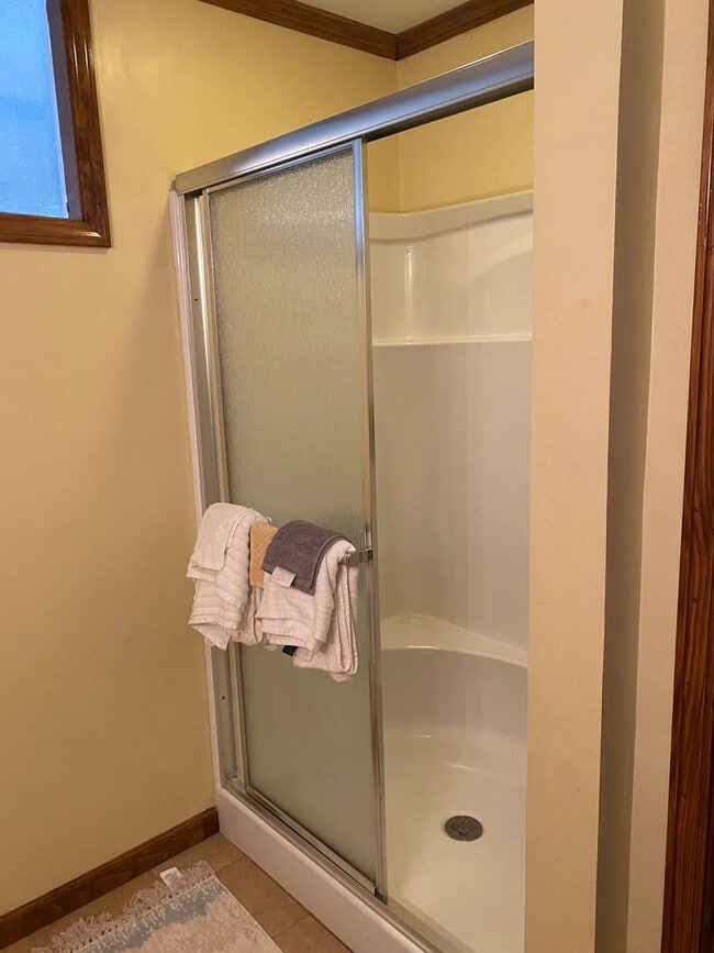 Building Photo - 3 Bedroom 3 Bath Brick Ranch