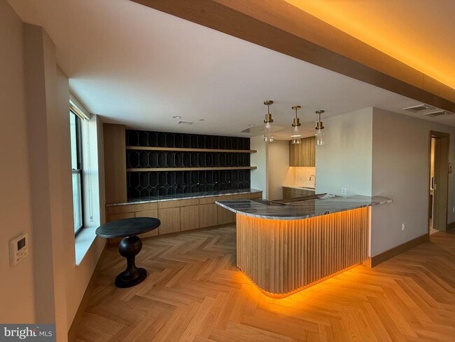 Building Photo - 811 N Columbus St