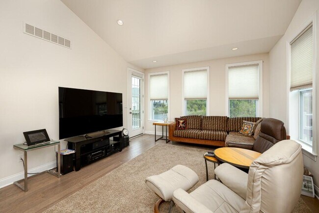 Building Photo - 3031 N Spurway Dr