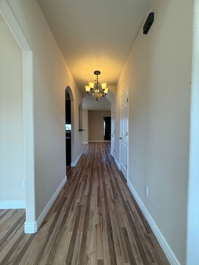 Building Photo - 5-bedroom home with expansive mountain views!