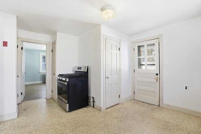 Building Photo - 12 Cardinal Rd