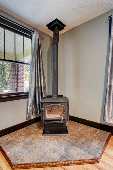 Building Photo - 816 N 43rd St