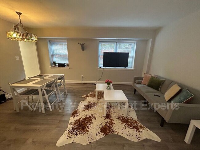 Building Photo - 1322 Fort Myer Dr