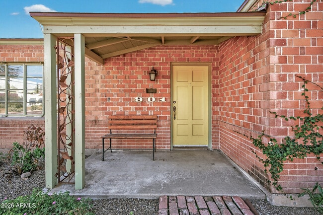 Building Photo - 901 W Willetta St