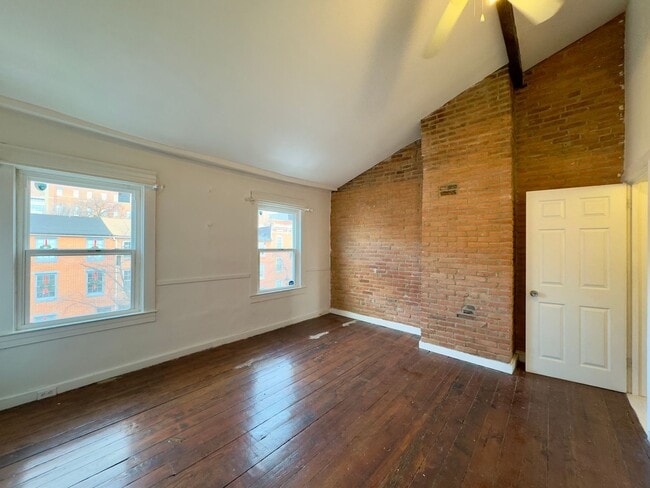 Building Photo - $500 OFF 1ST MONTH-3Bed/2Bath Townhome in Historic Ridgley Delight!