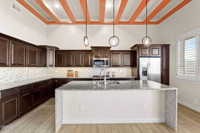 Building Photo - 12321 Desert Dove Ave