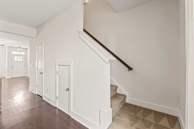 Building Photo - 2 Bedroom Townhome in Brightwalk!