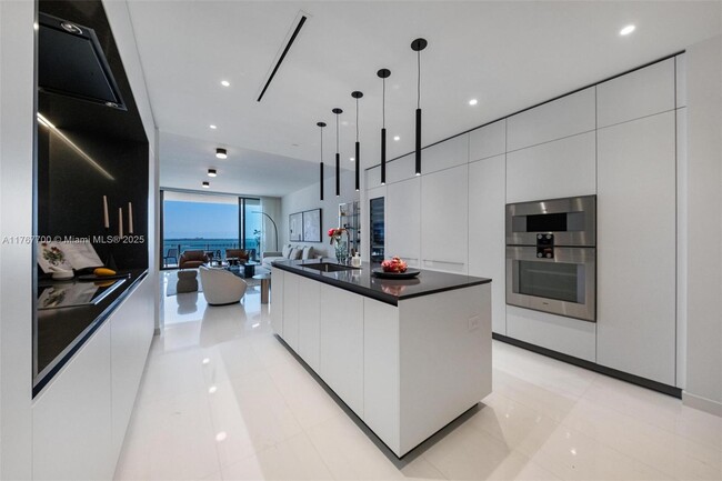 Building Photo - 300 Biscayne Blvd Way