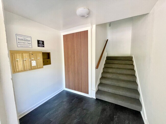 Building Photo - Sunlit 2BD/1BA w/ Private Balcony + Backyard! New Carpet! Assigned Parking! PROGRESSIVE