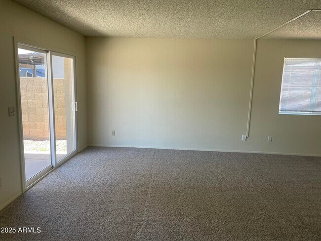 Building Photo - 1327 W Straford Dr