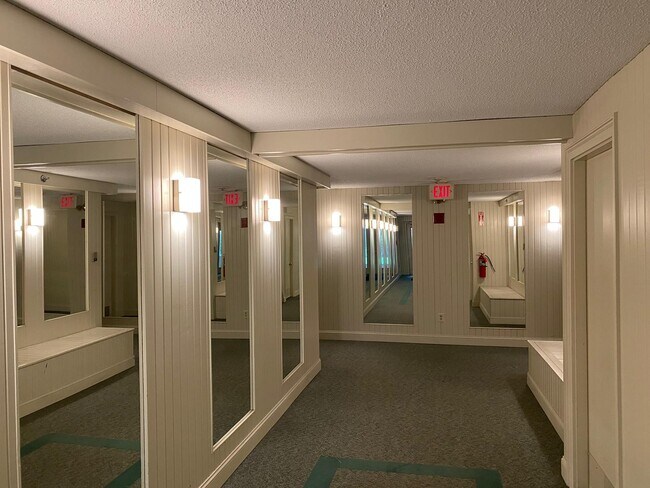 Building Photo - 255 North Rd