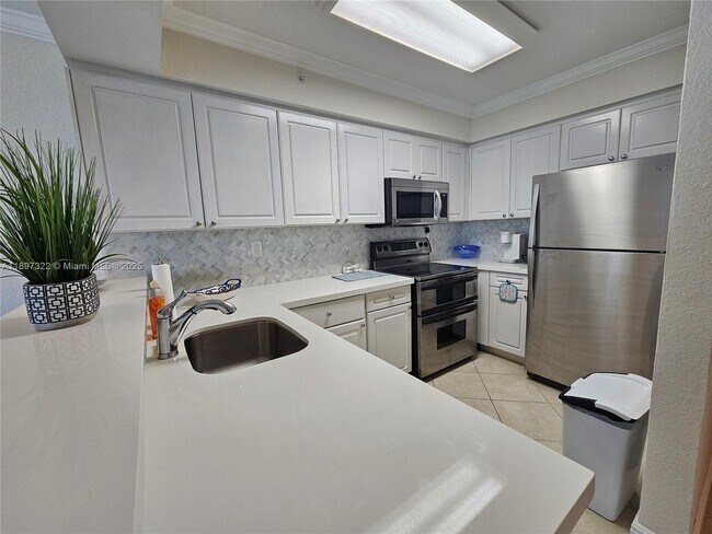 Building Photo - 2501 S Ocean Dr