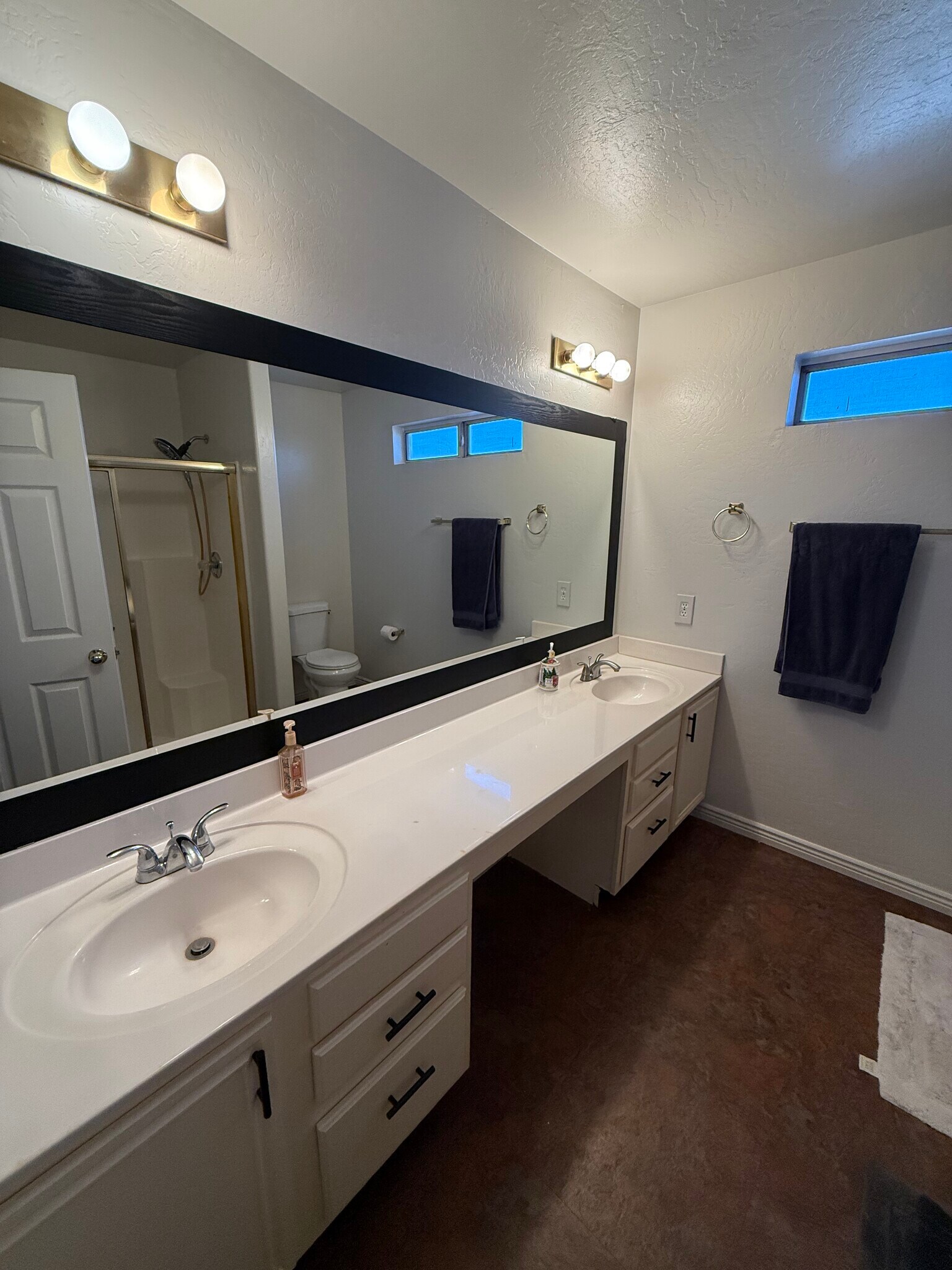 Building Photo - 8868 W Greer Ave