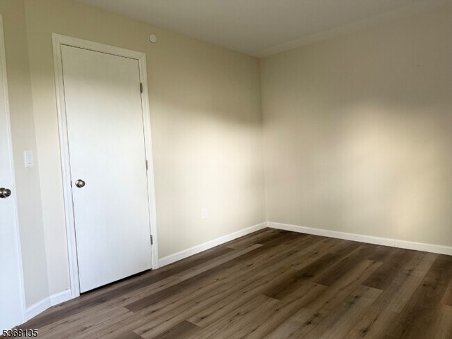 Building Photo - 14 US-206