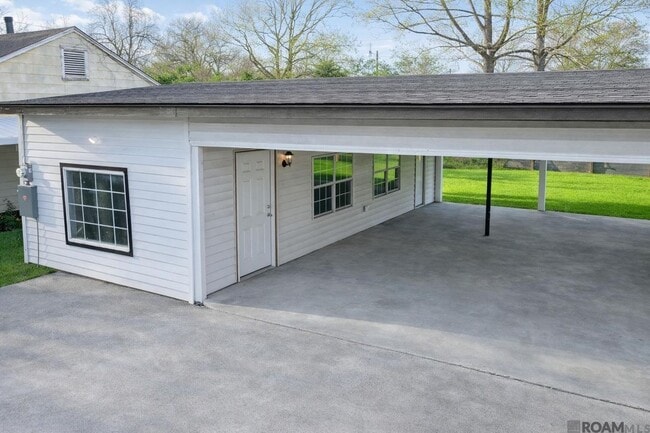 Building Photo - 4809 Longfellow Dr