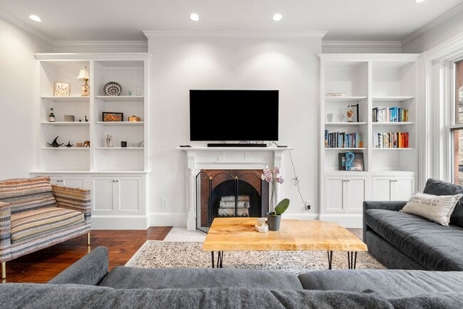 Building Photo - 461 Beacon St