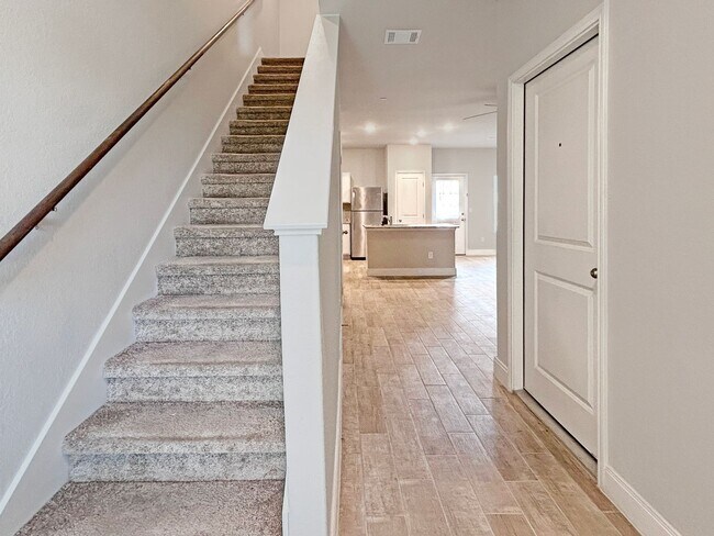 Building Photo - Charming Townhome Near I-35 & Randolph AFB