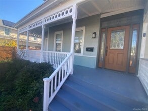 Building Photo - 8 Willow St