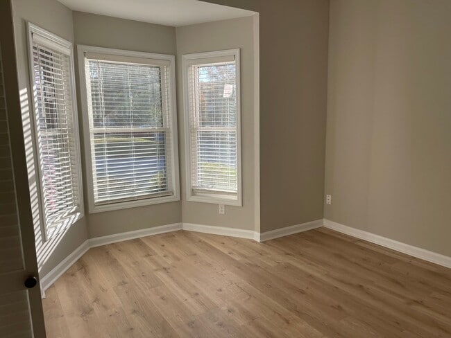 Building Photo - Centrally located to BNA, Percy Priest Lake, Nashville Star, Downtown Nashville