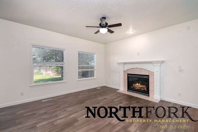 Building Photo - Perfectly Placed Meridian Home in Convenient Location