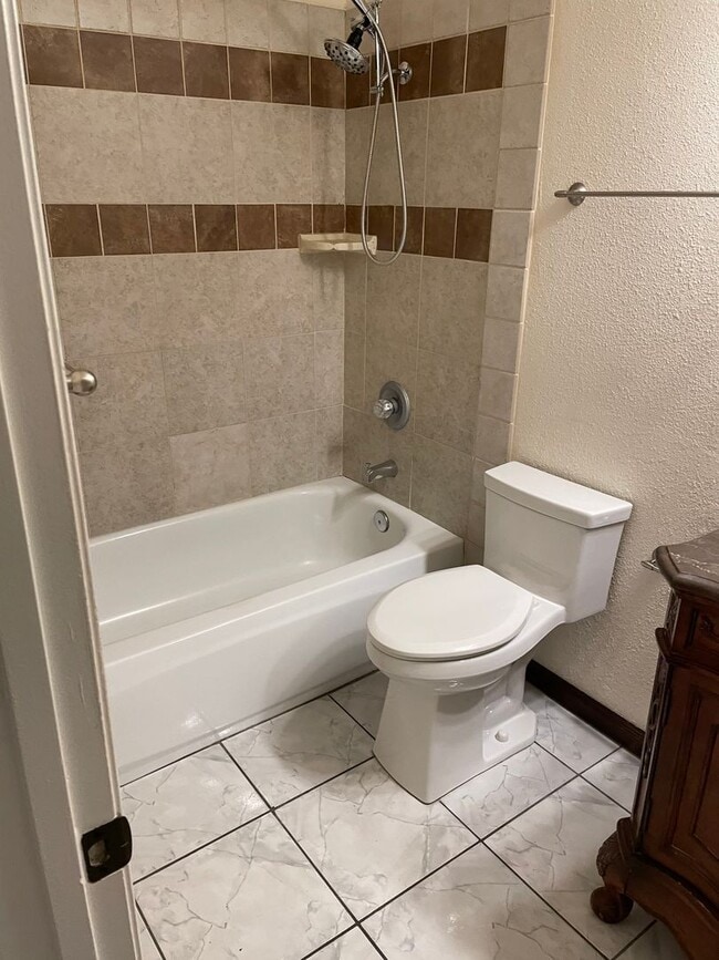 Building Photo - 3 BEDROOM SINGLE STORY HOUSE IN A CUL DE SAC