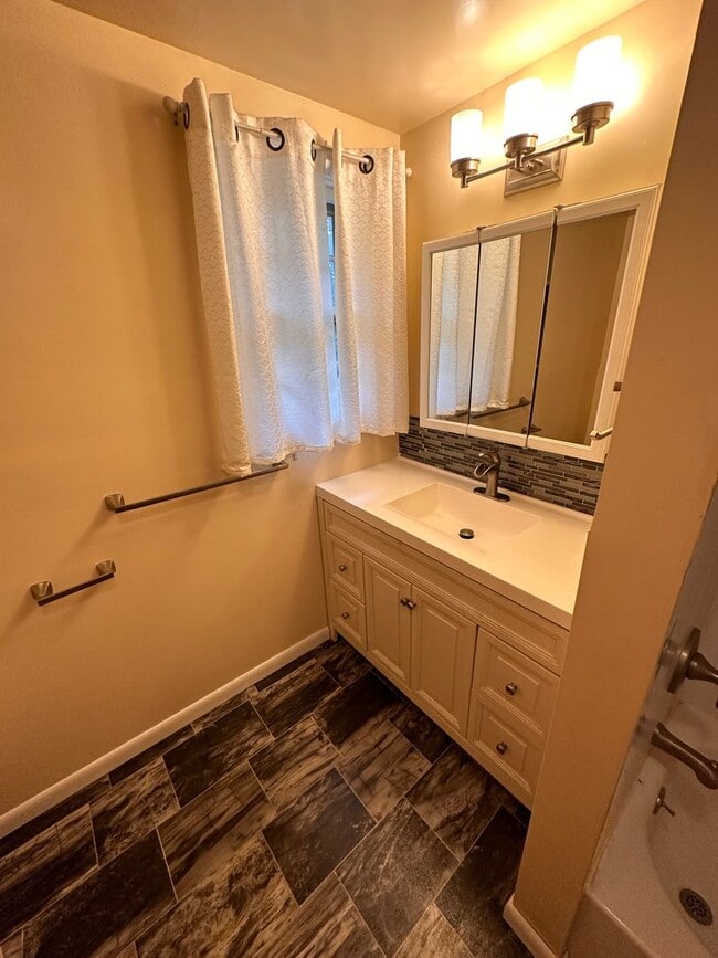 Building Photo - 3 bedroom 1.5 bath Lower Allen Township