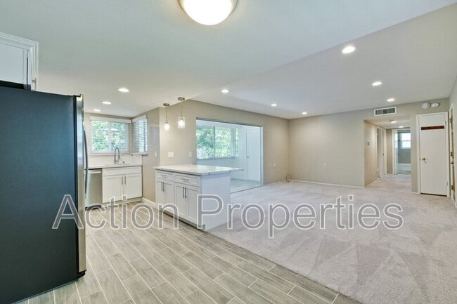 Building Photo - 14225 Lora Dr