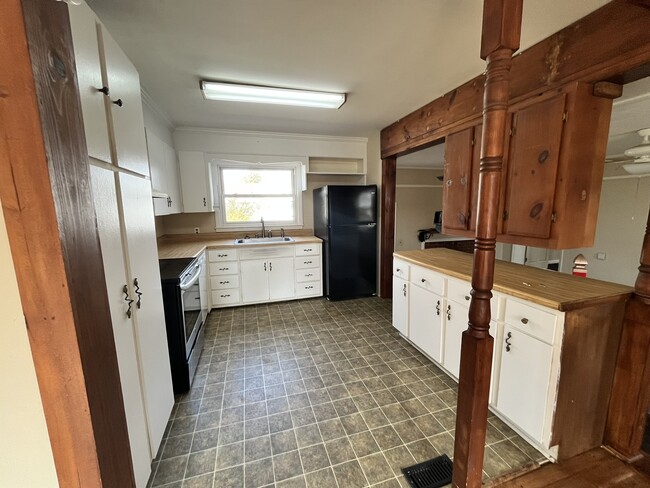 Building Photo - 600 Glendale Pl